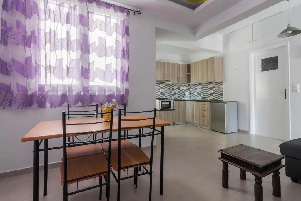 Comfy apartment for 6 people in Heraklion