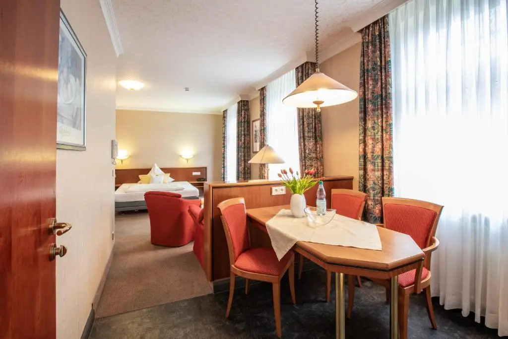1 Raum Apartment großer Balkon