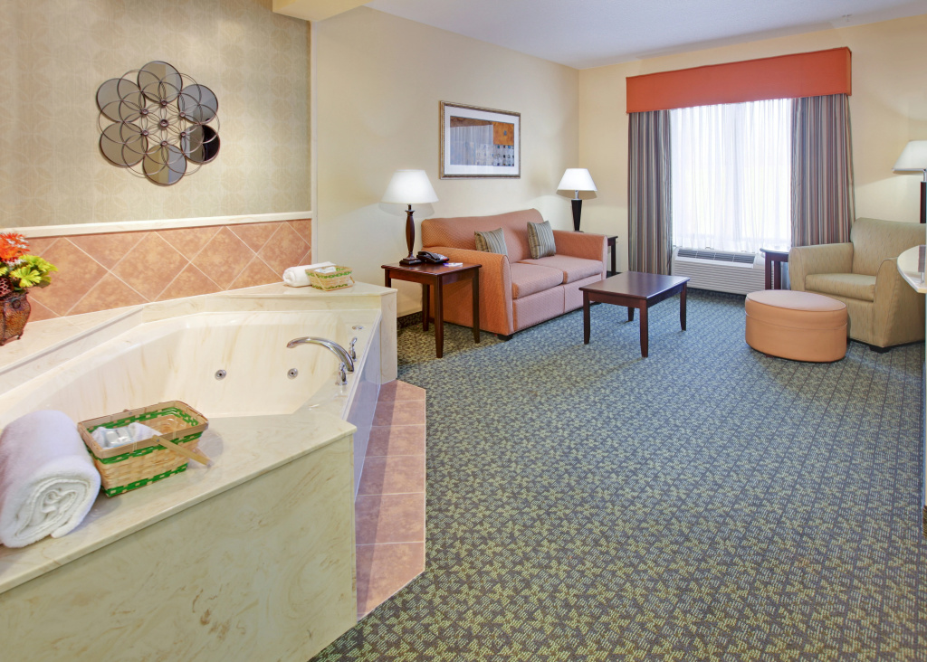 Holiday Inn Express & Suites Covington by IHG