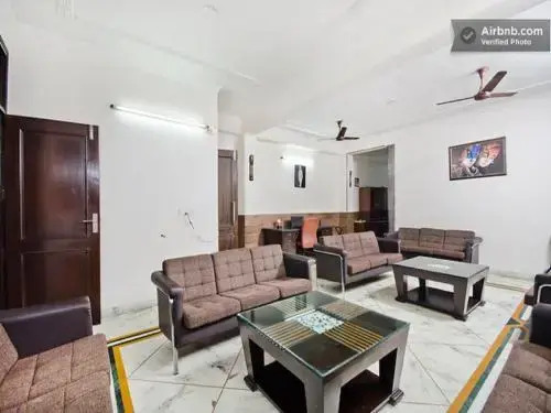 West Inn, New Delhi