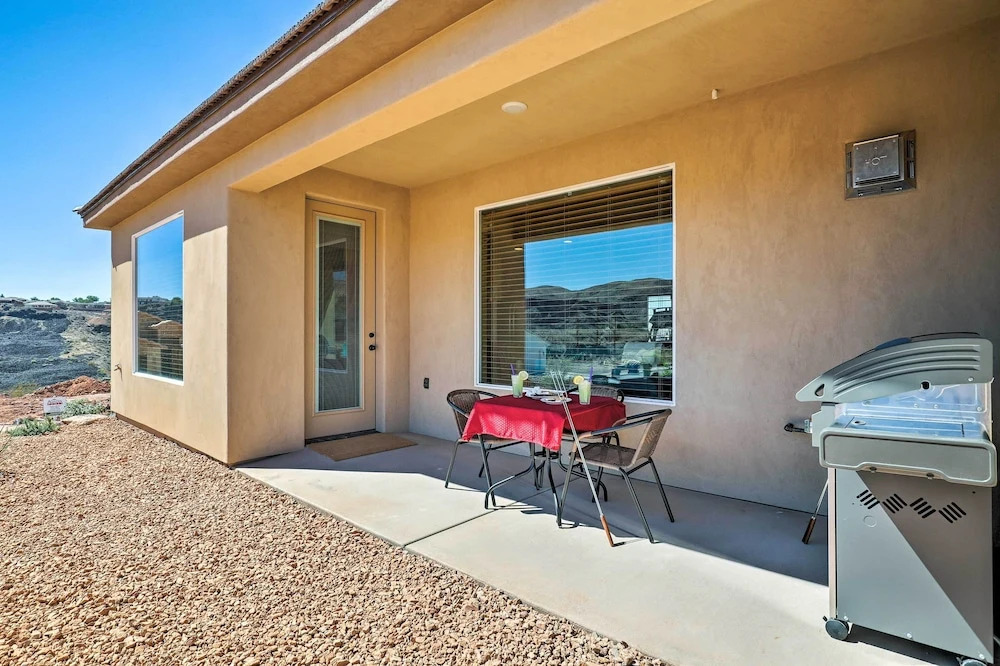 La Verkin Home w/ Hot Tub, Kayaks, & Bikes!