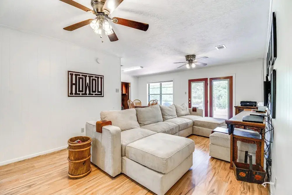 2 Mi to Kyle Field: Bryan Home w/ Fenced Yard