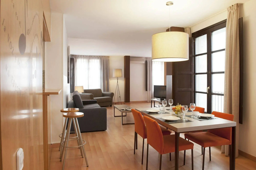 Aspasios Plaza Real Apartments