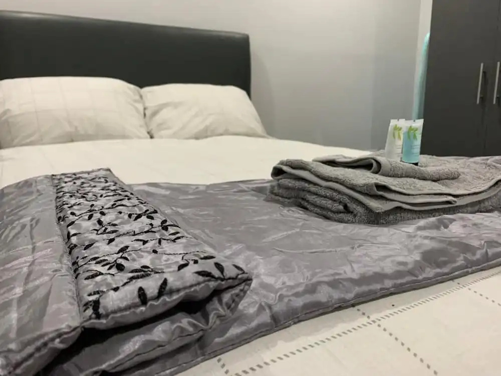 Luxury Apartment - Free Wi-fi & Parking NO Deposit