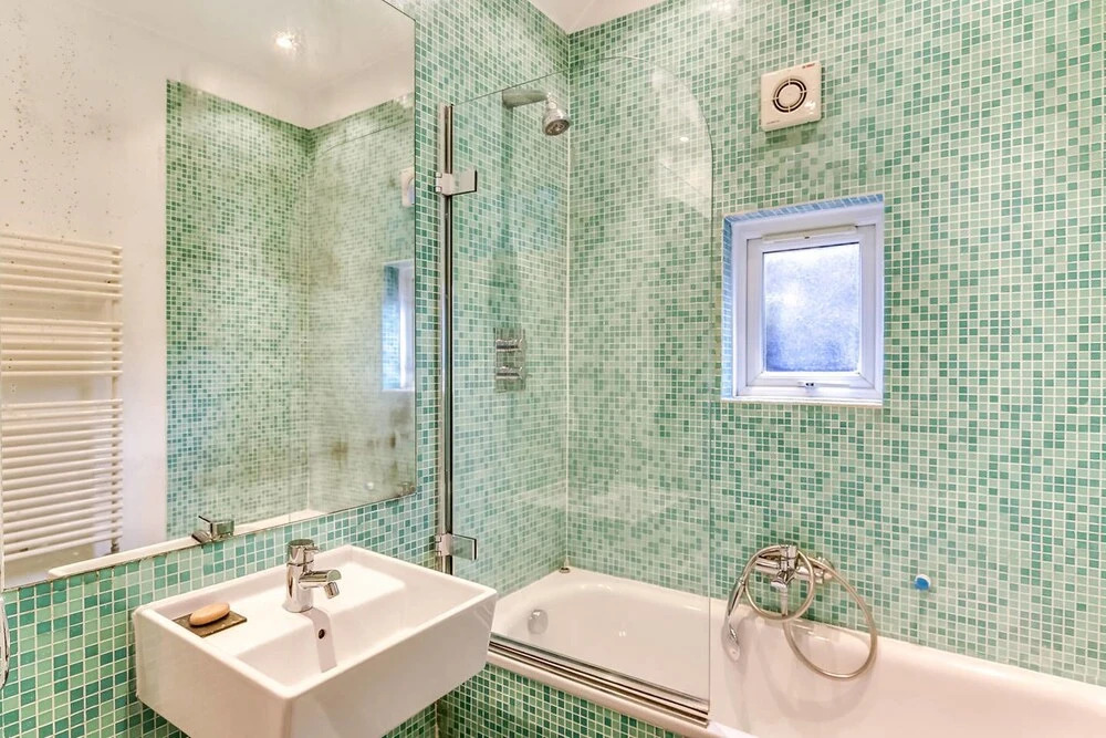 Spacious 3 Bedroom Home in North London W/terrace