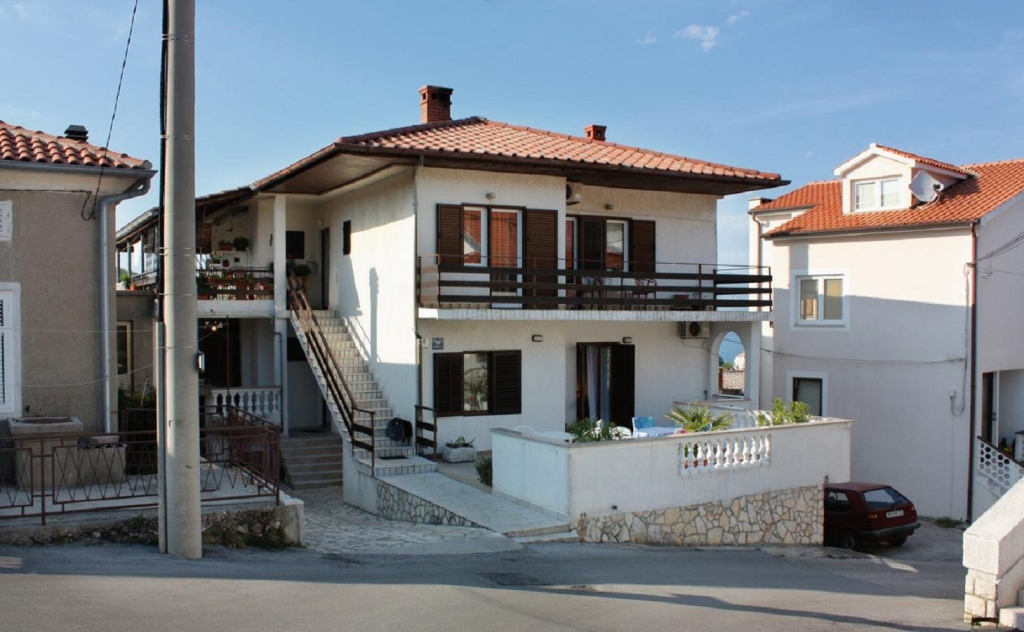 Room Luka - with parking; R1 Vrbnik, Island Krk