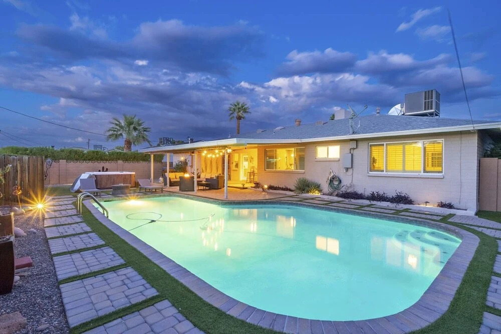 Pristine Escape ~ 2 Miles to Old Town Scottsdale!