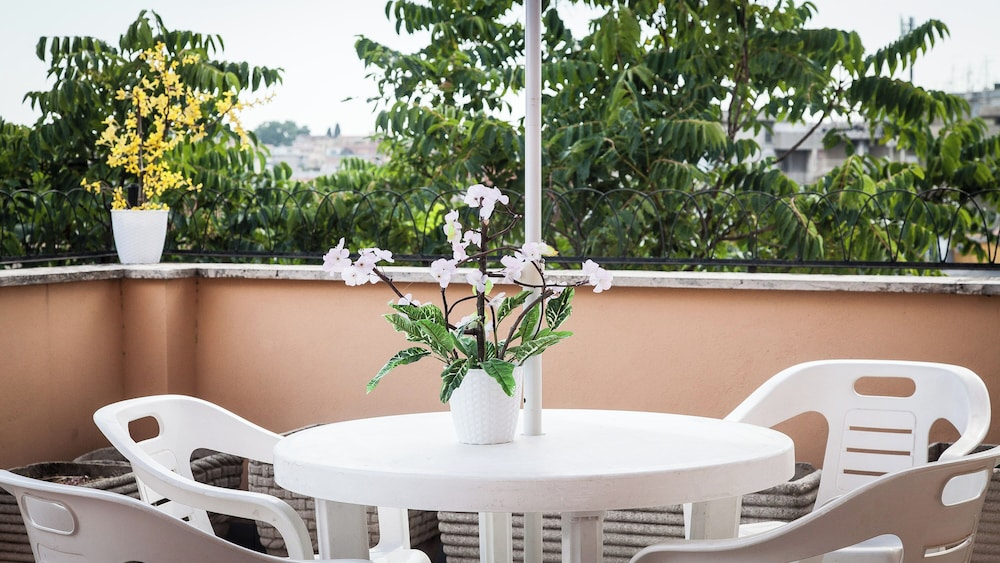 Rental in Rome Quattro Venti Terrace Apartment