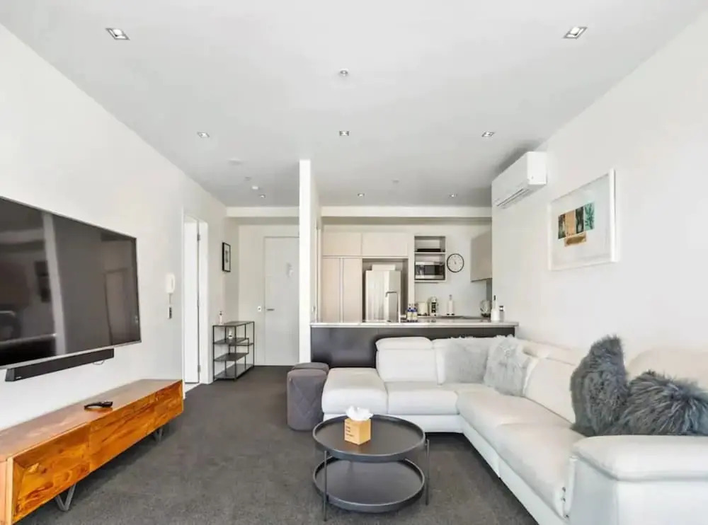 Stunning 2BR + Viaduct Views+Parking Zodiak Stays