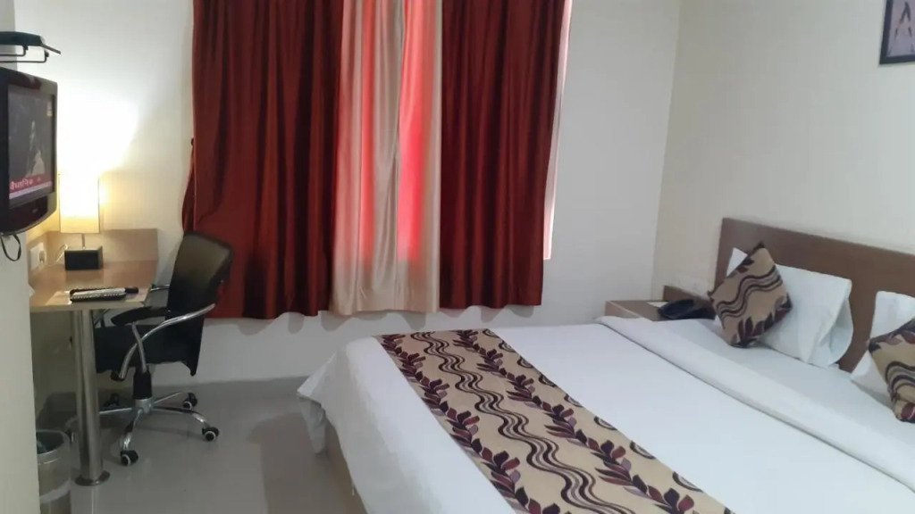 Hyphen Grand Hotel