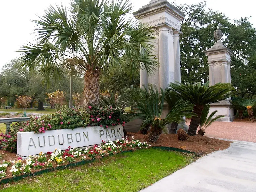 4BR Modern Townhouse in Mid City