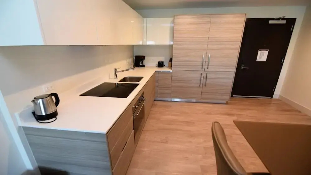 Spectacular 1 Bed Plus Den On To The Amazing Hollywood Beach
