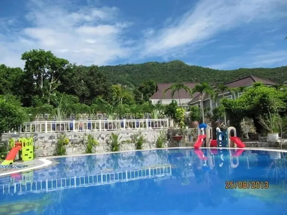 Núi Cấm Resort