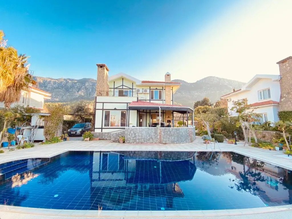 4 Bedroom Deluxe Villa with Mountain and Sea View
