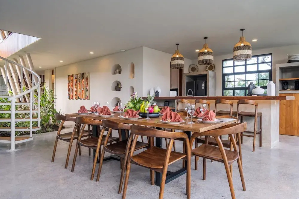 Stunning Architecture 5BR Bamboo With Tropical Pool Villa in Umalas