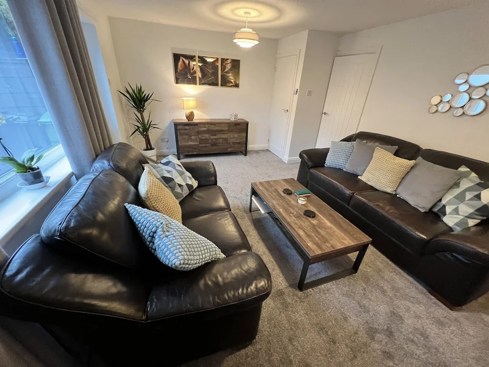 vERY comfy town house