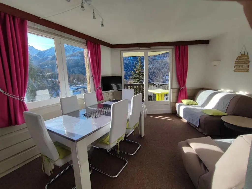 Appartement confort 2P, 6 pers, cœur de station, accès direct pistes, cheminée, WiFi, TV, balcon ouest - FR-1-322-297