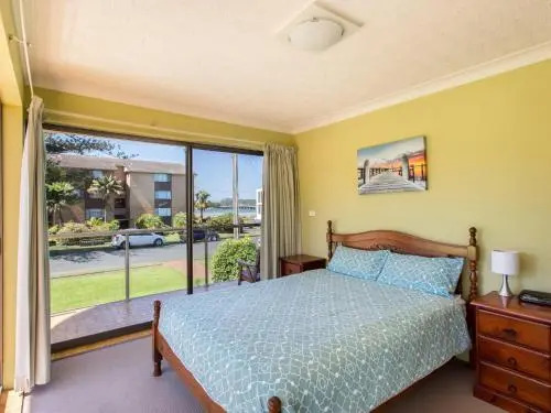 Champagne Court 1 With Water Views