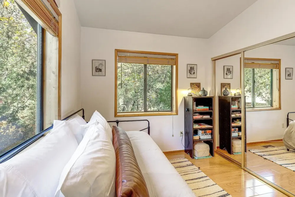 Idyllwild Cabin w/ Deck & Tahquitz Peak Views