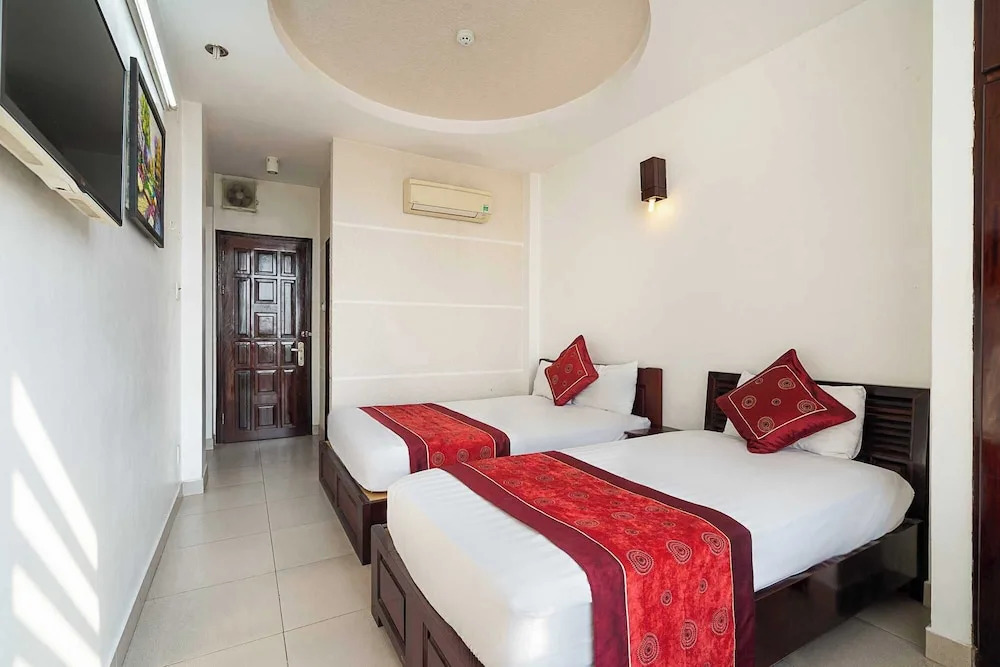 Collection O Dinh Dinh Hotel - Near Tan Son Nhat Airport