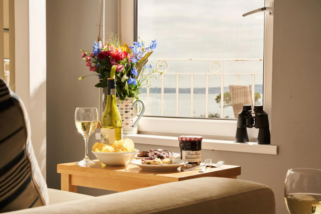 The Maidencombe Studio - Comfortable Couples Retreat with Stunning Coastal Views