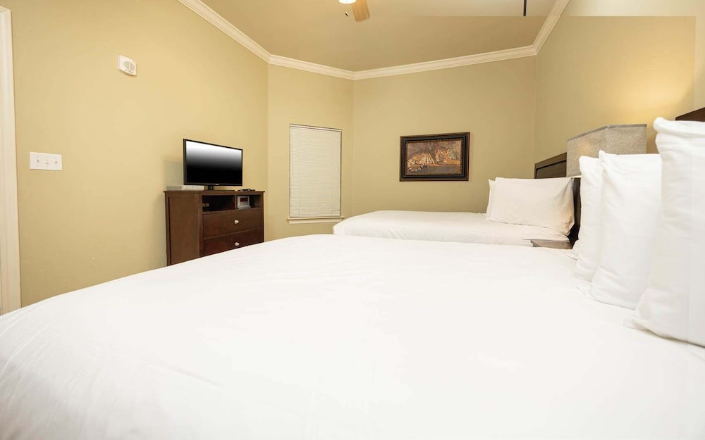Phoenix West 1903 3 Bedroom Condo