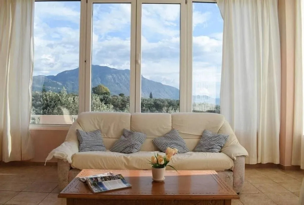 Spacious Villa With Amazing Sea & Mountain View