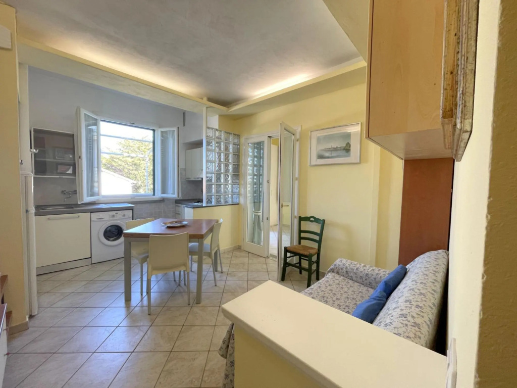 In villa on the sea, apartment on the 1°st floor,  with veranda and spacious sea view terrace. 5 bed-Villa Fiorella p. 1° monte
