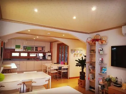 Tongyeong One Guesthouse