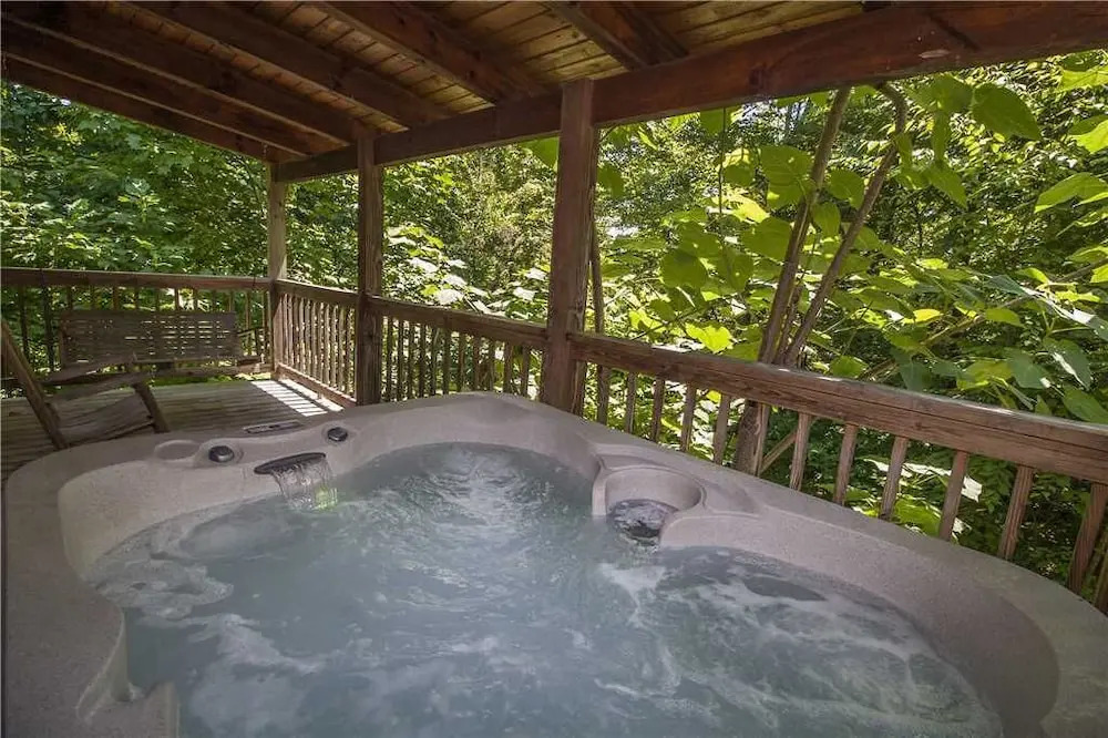 Hummingbird Hideaway - One Bedroom Cabin