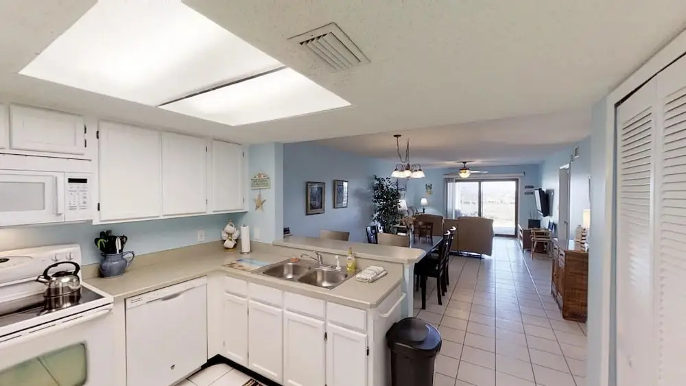 Bright 2 Bedroom Ground Floor, Ocean Front Condo With Beach Access And Pool Condo