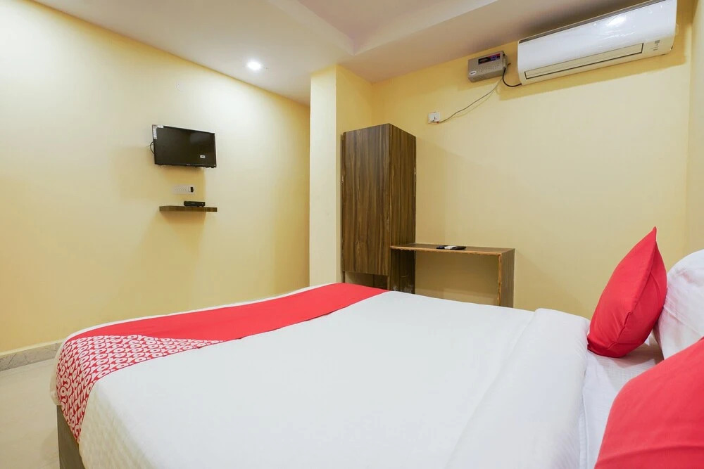 Hotel O R Square Stay Near LB Nagar Metro
