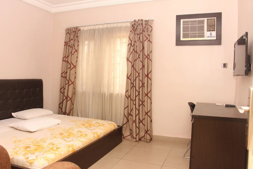 Kriscane Suites Annex