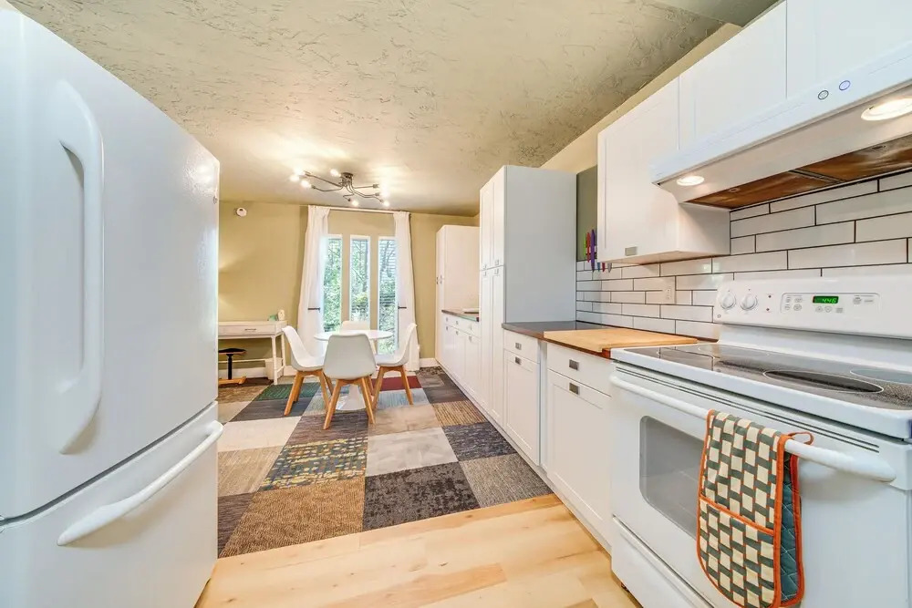 Modern Home Between Seattle, Tacoma & SEA Airport