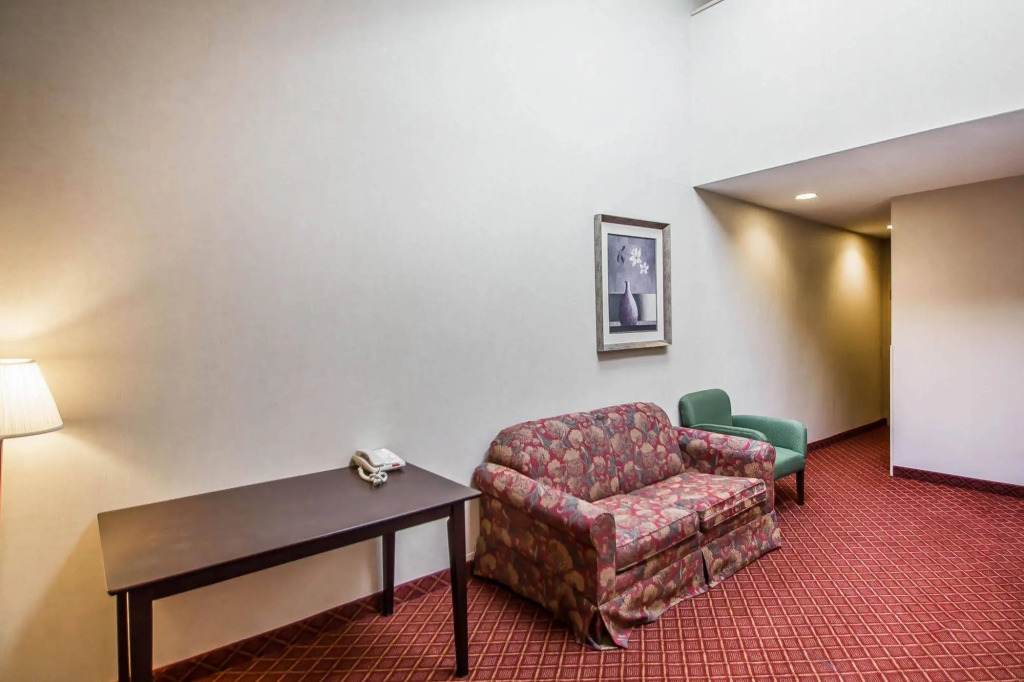 Rodeway Inn & Suites