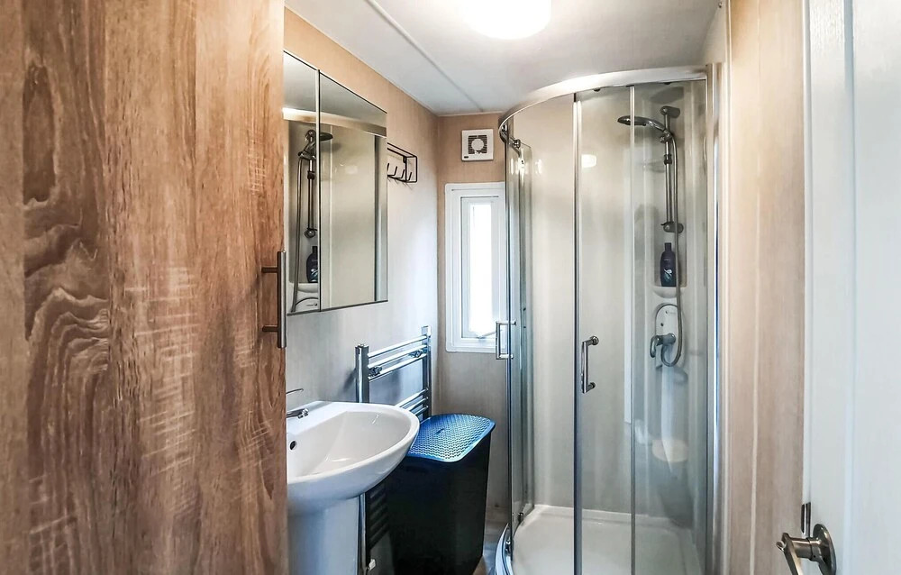 2 Bedroom Nice Home In Heinkenszand