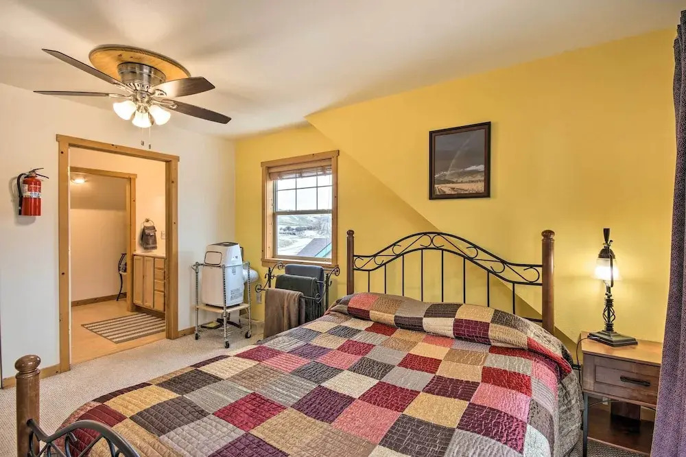 Inviting Townhome: 30 Mi to Yellowstone NP