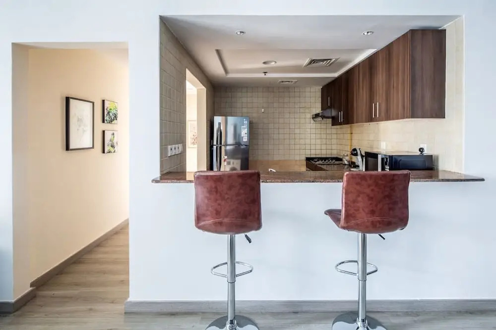 Luxurious 2BR w/ Stunning Marina Views - Minutes From Dubai Metro & Tram!