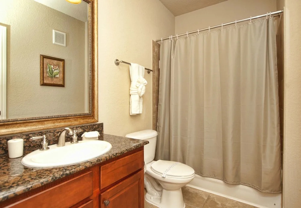 Bella Piazza - 4 Bedrooms Condo-4352BP