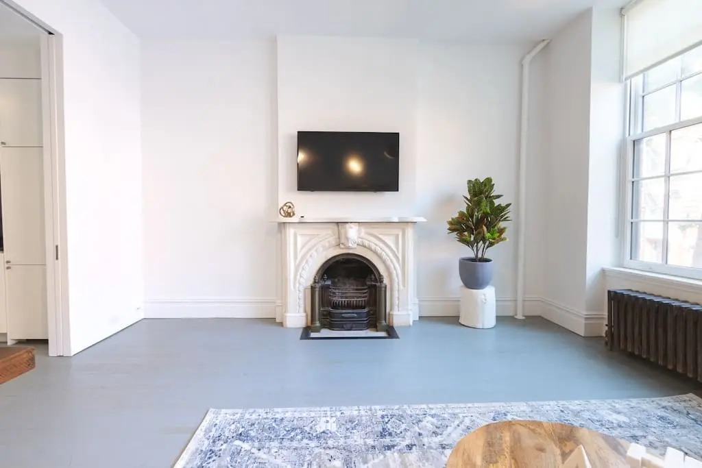 E10-2 Designer East Village Townhouse 1BR W D