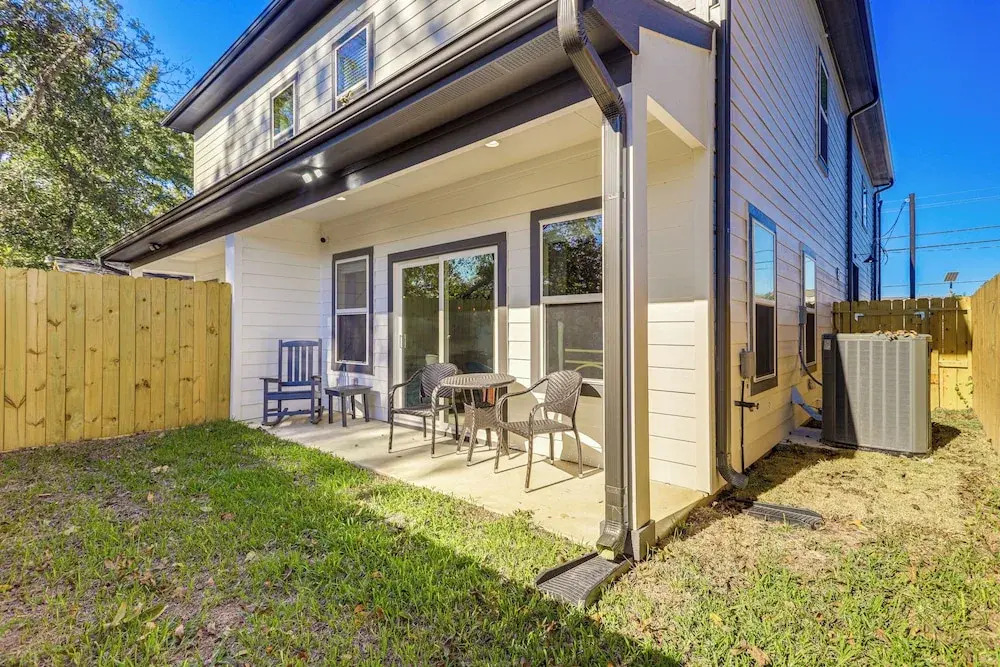 Modern Houston Retreat w/ Patio, 11 Mi to Dtwn