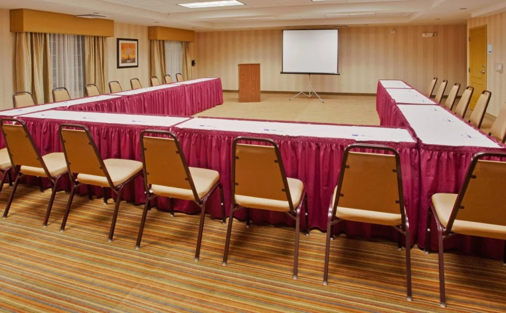 Holiday Inn Express Hotel & Suites Willows by IHG