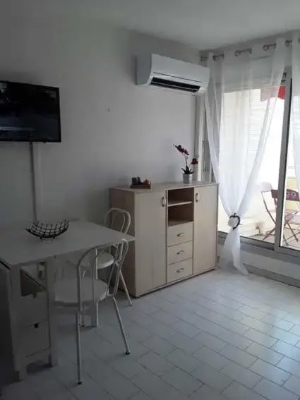 Studio Cabine Climatise Avec Parking Au Couchant