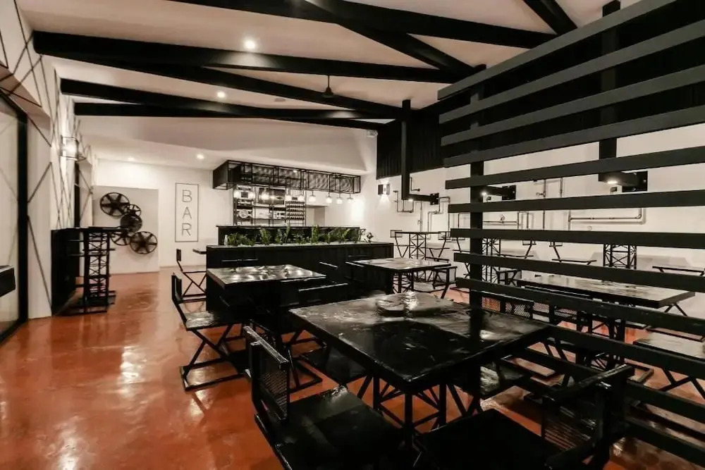 D LA TORRE HOTEL