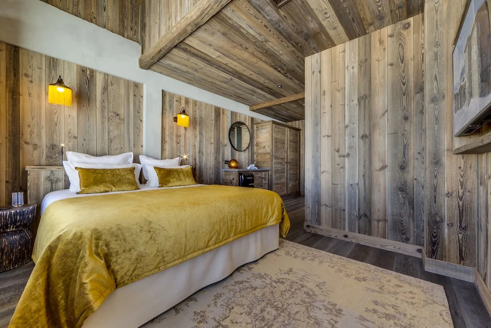 Luxury 8 bedrooms apartment, 380 sq.m. at 2551m. altitude