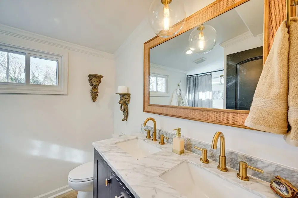 < 3 Mi to Dtwn: Modern Cottage in Greenville!