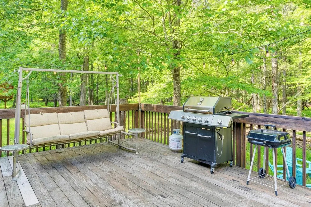 Private Hot Tub + Lake Access: Poconos Escape