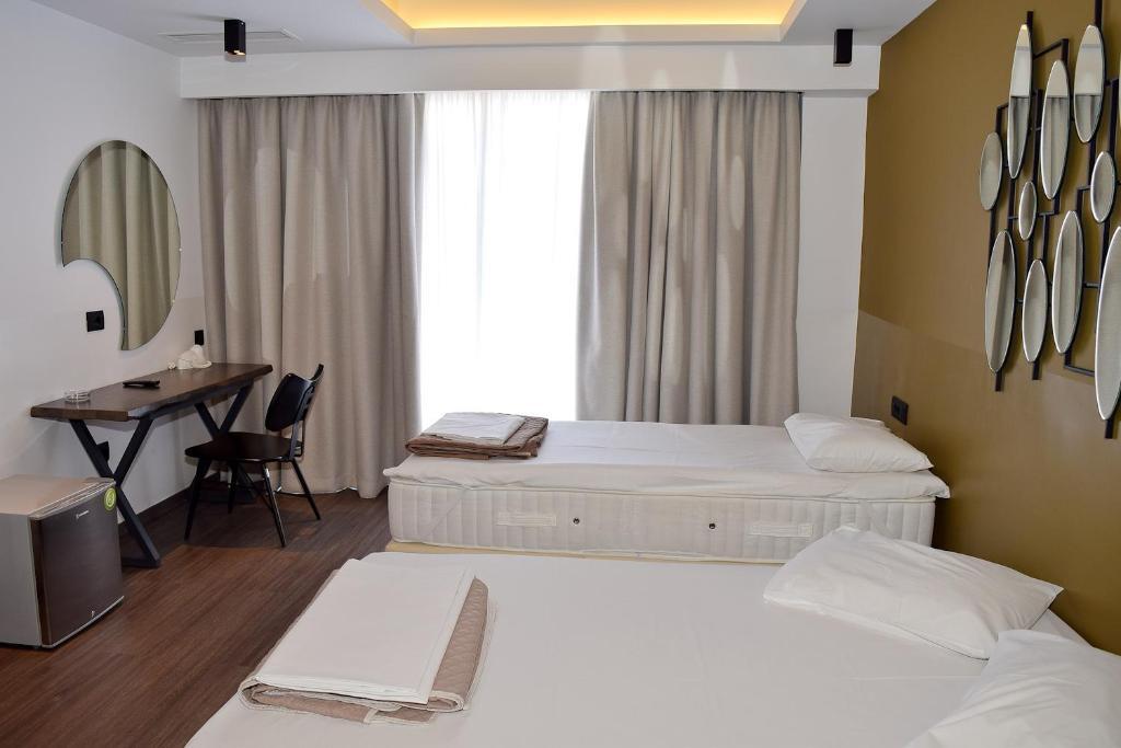 Adonis City Hotel