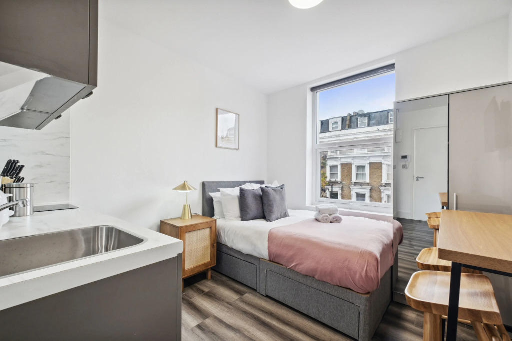 STH Sutherland Avenue Apartment
