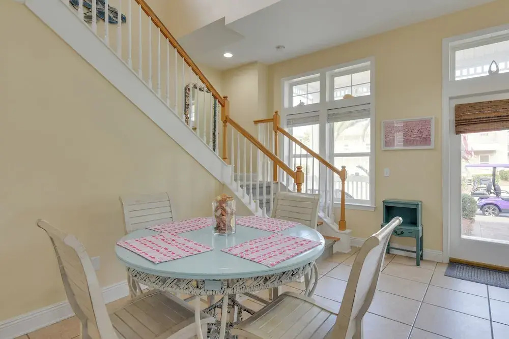 Santa Rosa Beach House w/ Spacious Deck